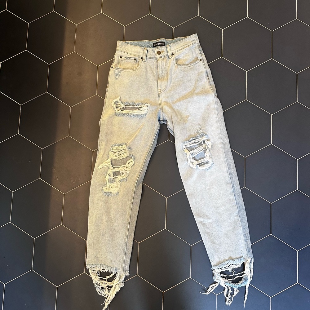 Retrofete Distressed Gray Ankle Jeans